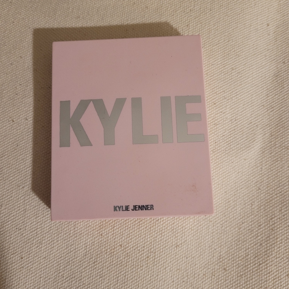 Kylie CLOSE TO PERFECT  blush